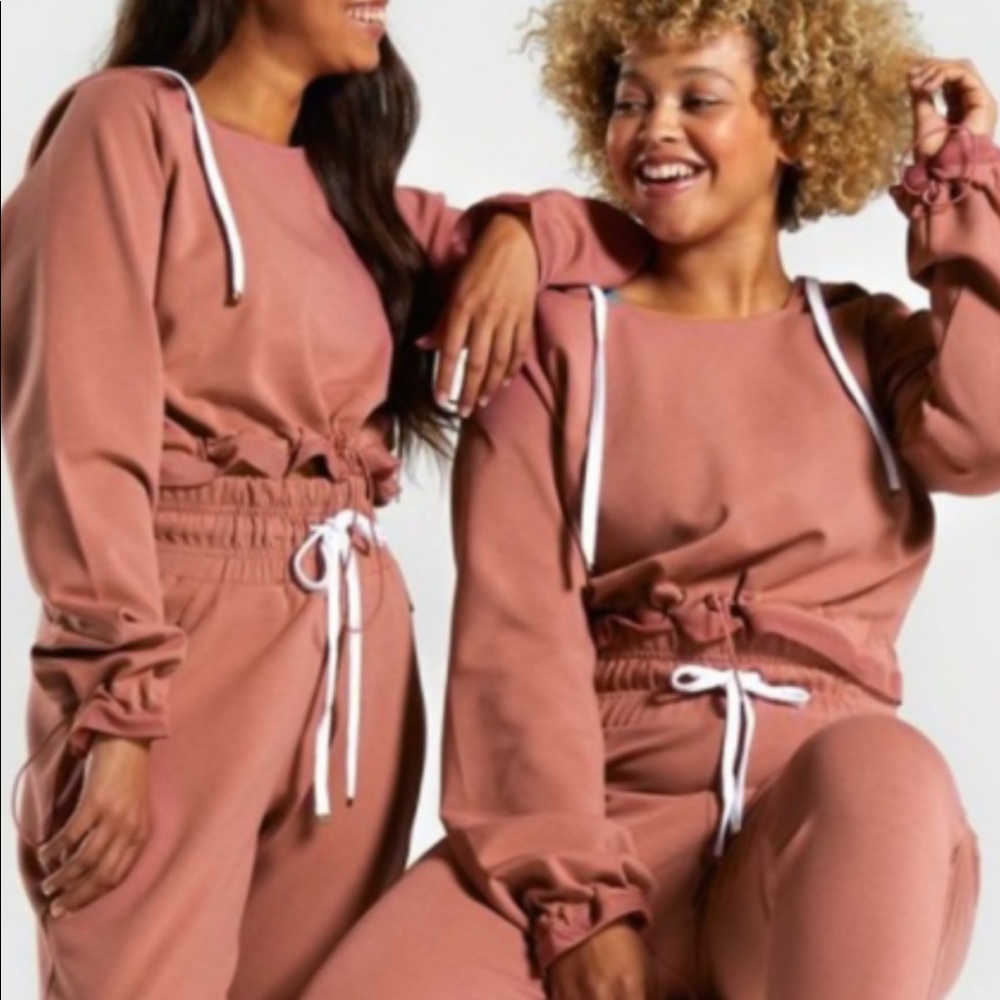 Gymshark Whitney vol.1 cropped hoodie